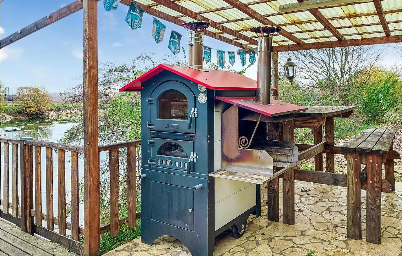 Awesome Home In Sarrecave With Kitchen 프랑스